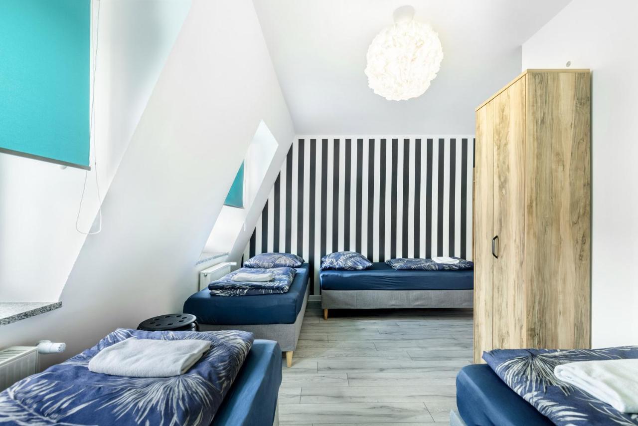 Vice City Hostel Вроцлав Экстерьер фото