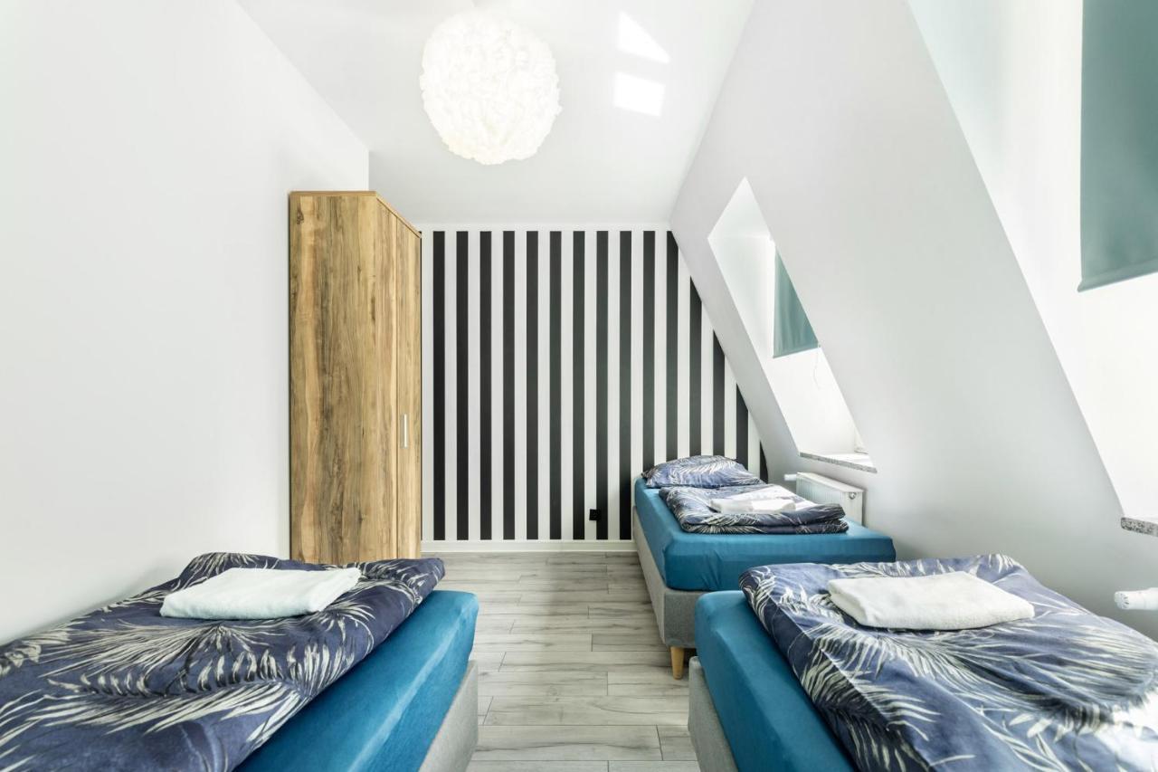 Vice City Hostel Вроцлав Экстерьер фото