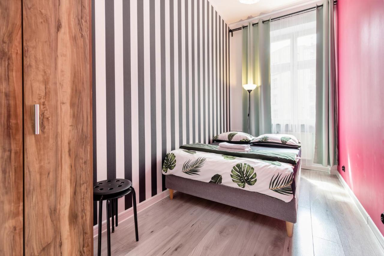 Vice City Hostel Вроцлав Экстерьер фото