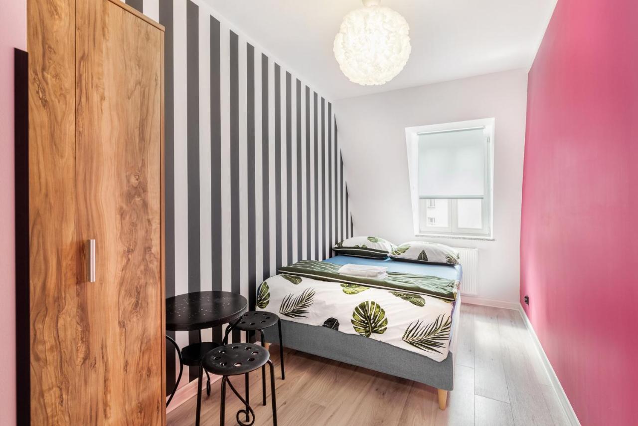 Vice City Hostel Вроцлав Экстерьер фото