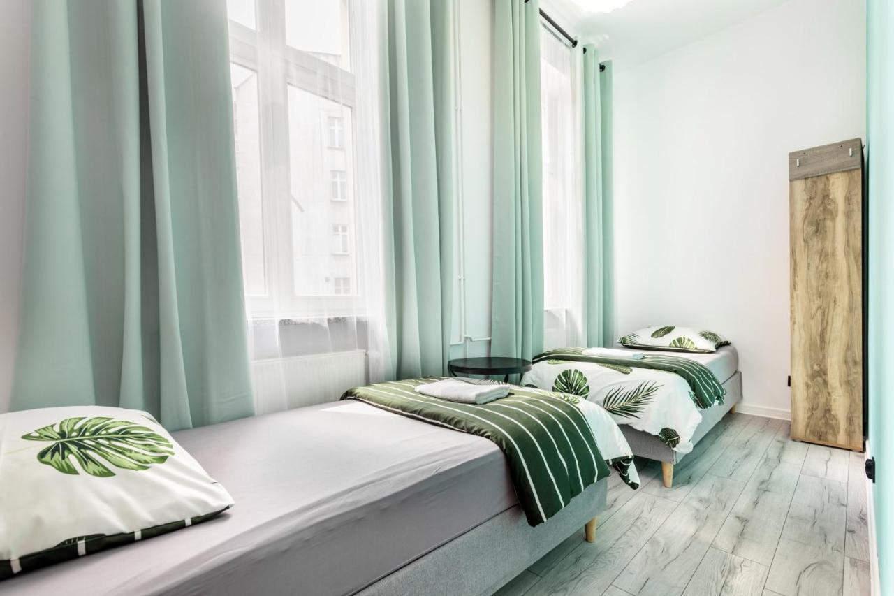 Vice City Hostel Вроцлав Экстерьер фото