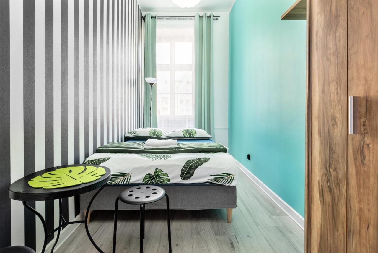 Vice City Hostel Вроцлав Экстерьер фото