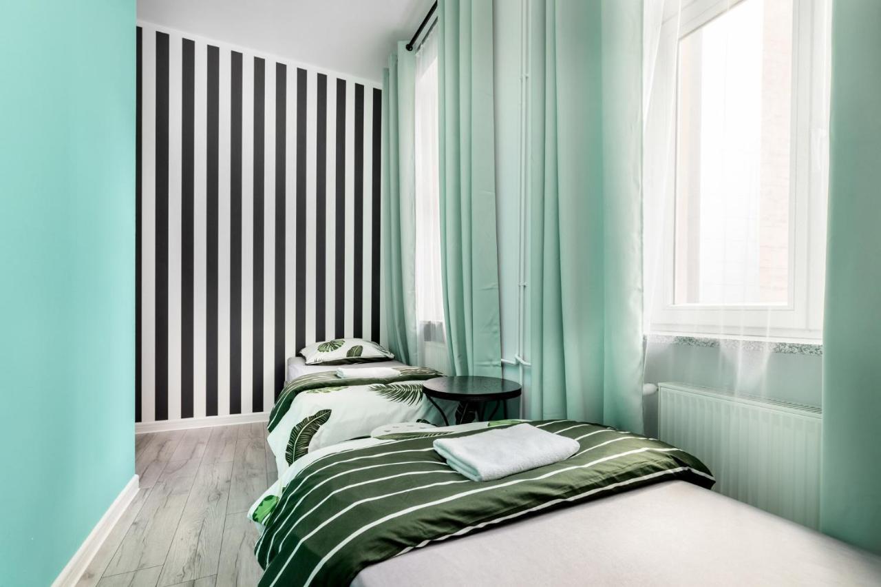 Vice City Hostel Вроцлав Экстерьер фото