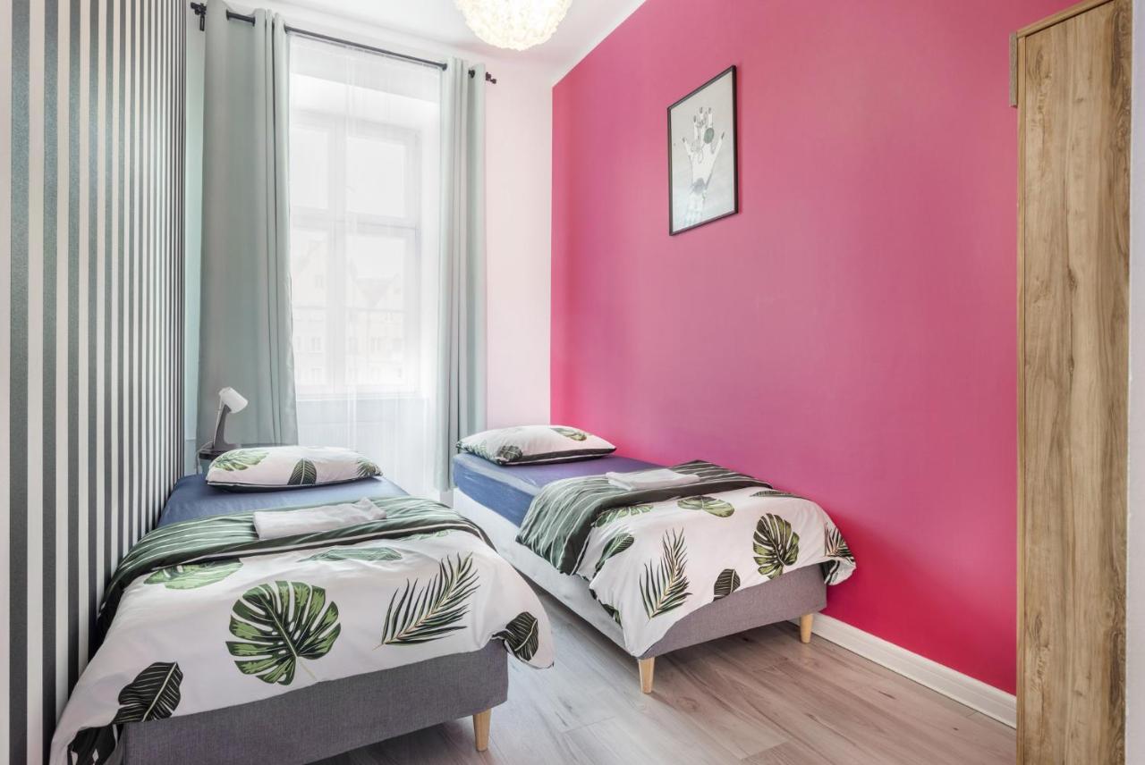 Vice City Hostel Вроцлав Экстерьер фото