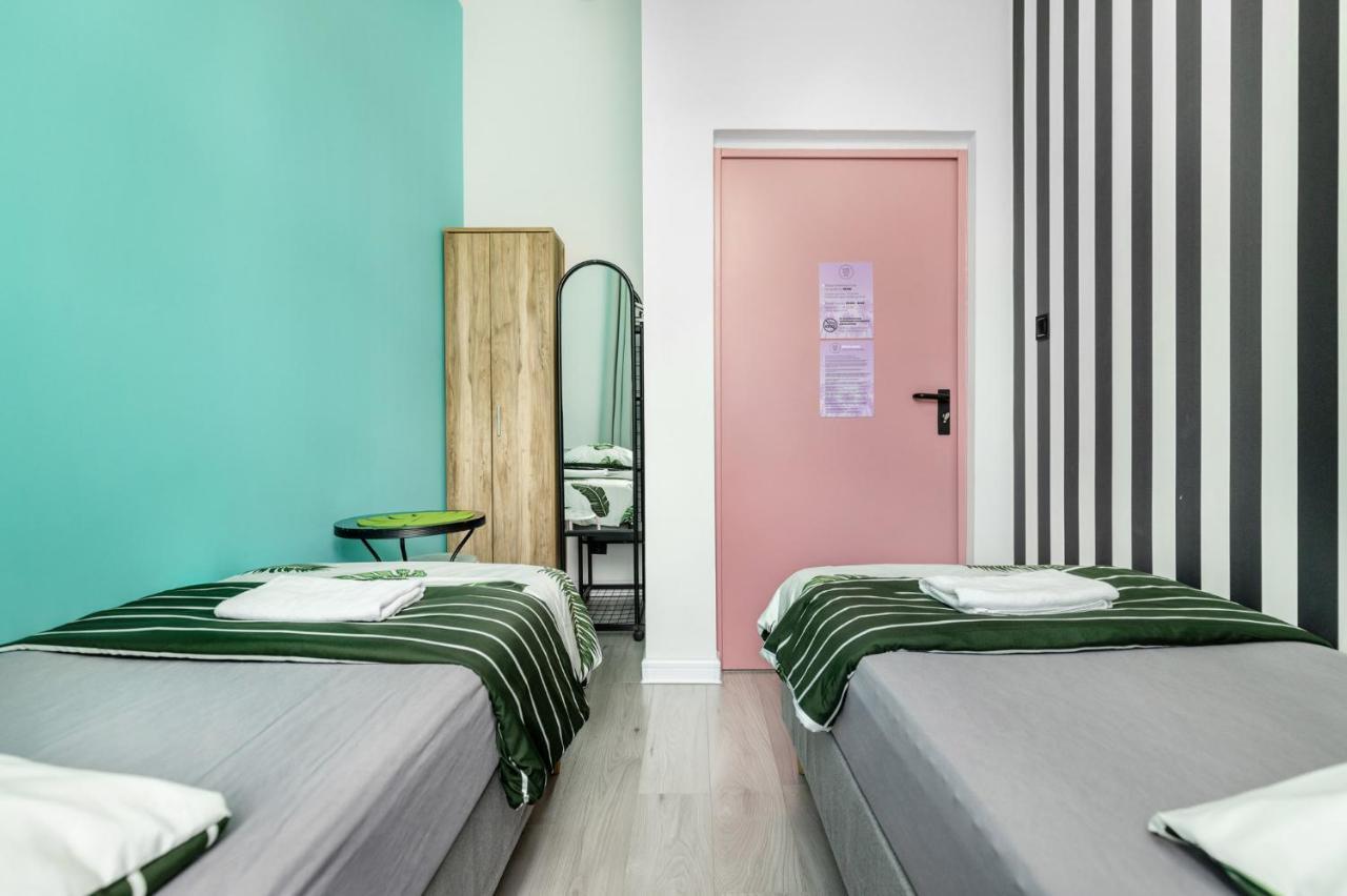 Vice City Hostel Вроцлав Экстерьер фото