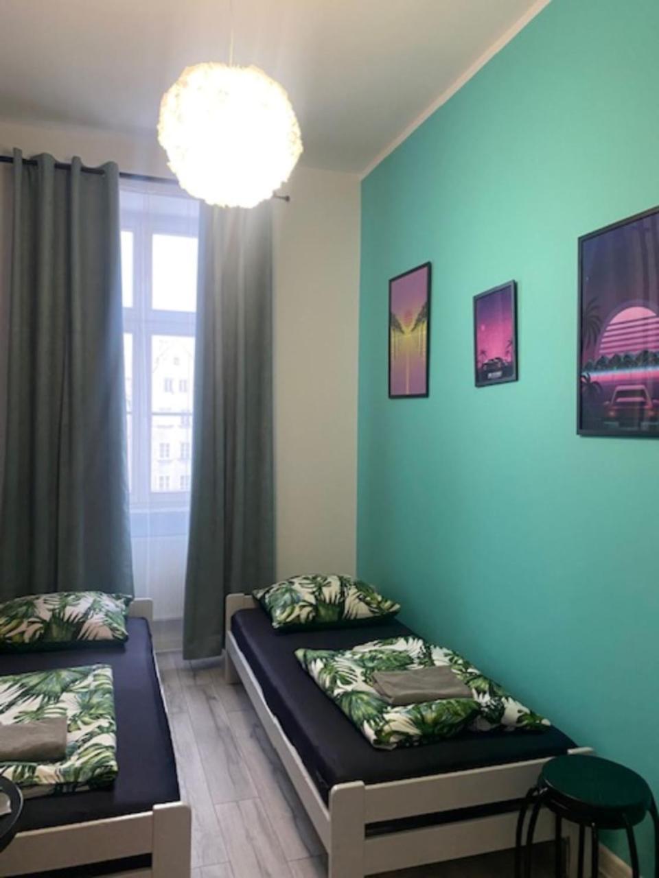 Vice City Hostel Вроцлав Экстерьер фото