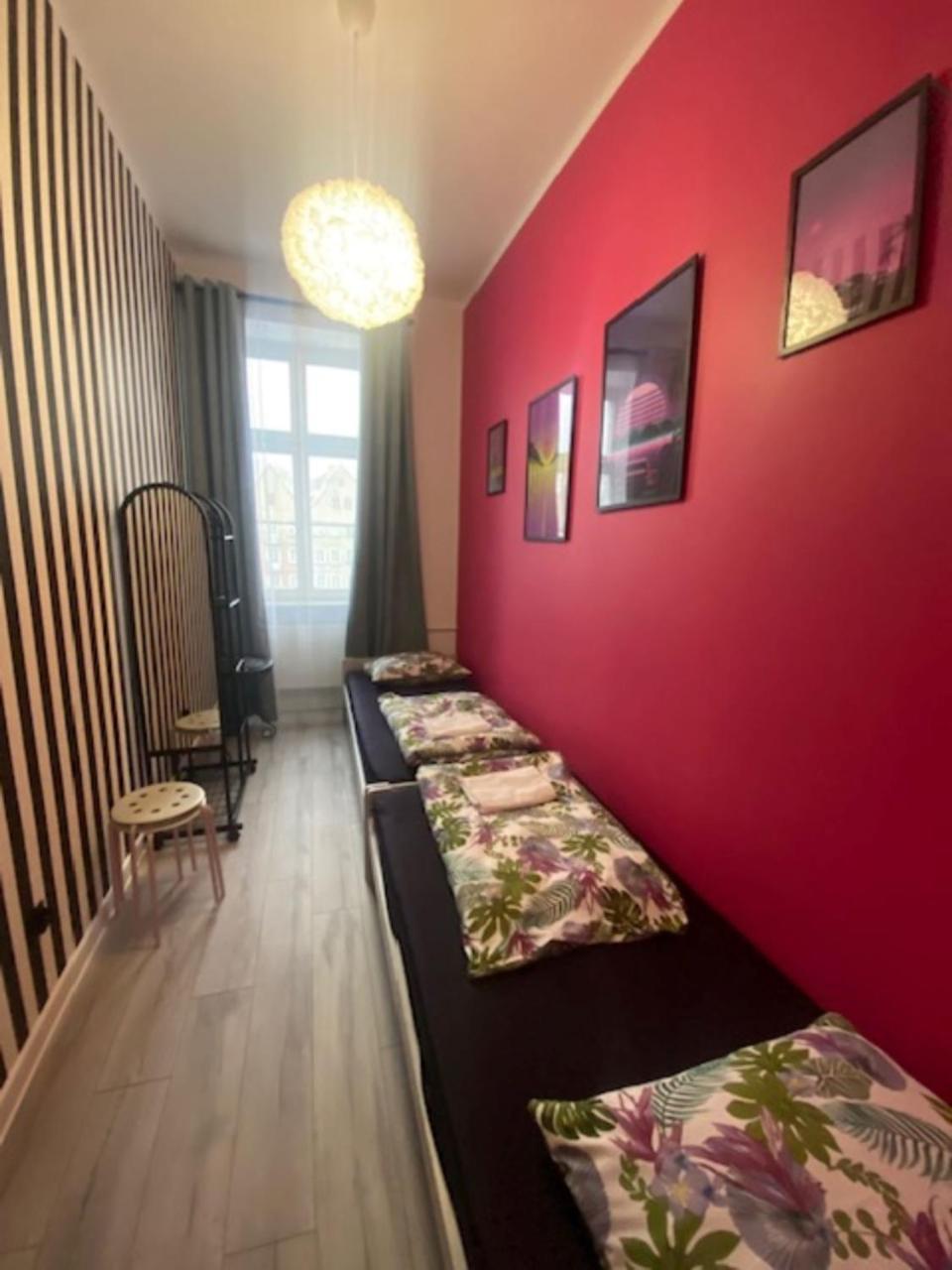 Vice City Hostel Вроцлав Экстерьер фото